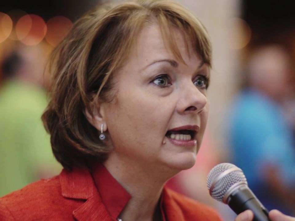 Angela Braly - Read about Angela Braly, a former legal practitioner who went on to become one of the top healthcare insurance specialists in the United States. Read about her early career and achievements.